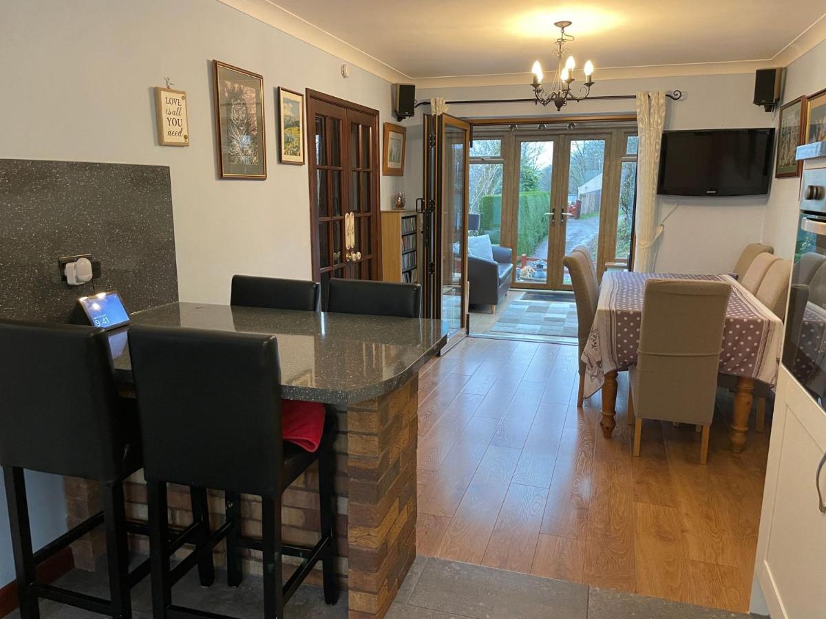 Dyffryn Taf - Spacious 3 Bedroom Bungalow Close To Amenities Сейнт Клиърс Екстериор снимка