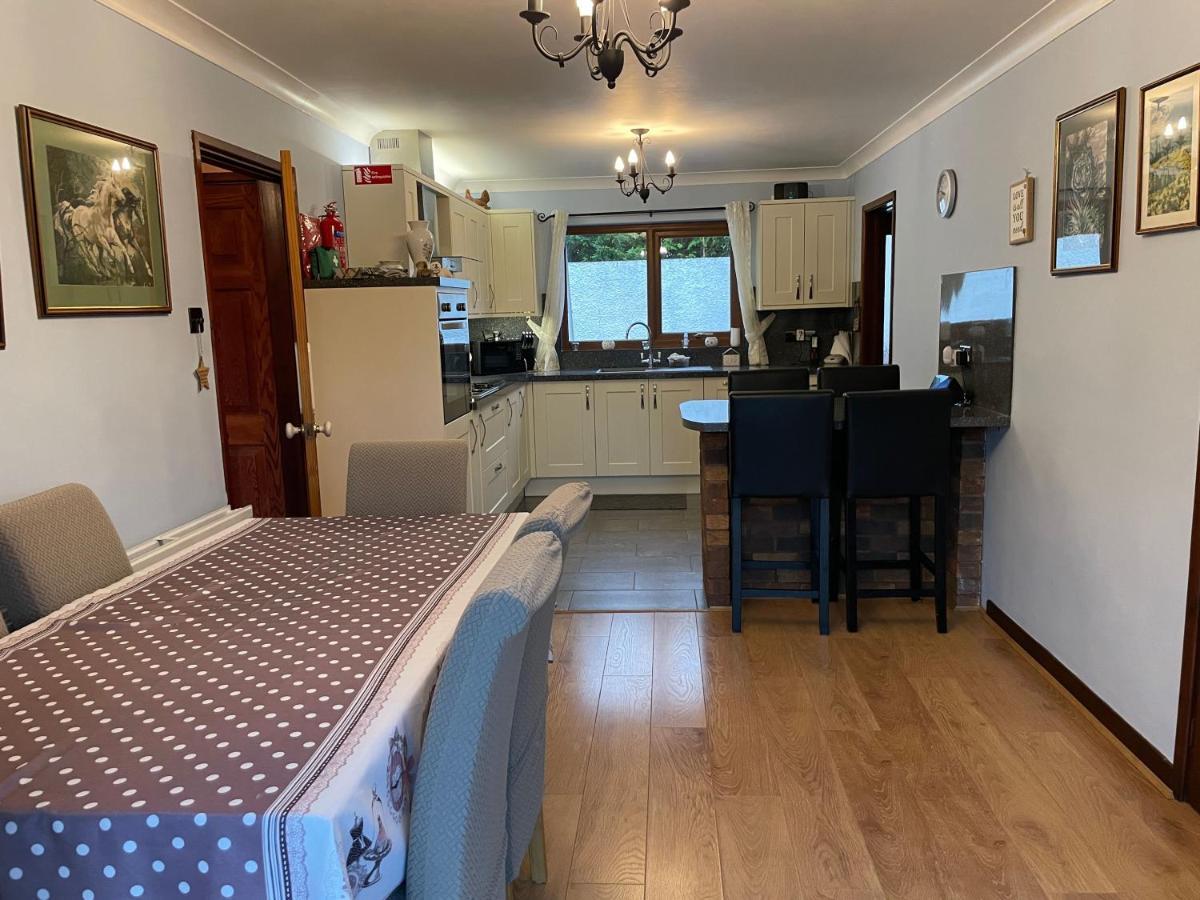 Dyffryn Taf - Spacious 3 Bedroom Bungalow Close To Amenities Сейнт Клиърс Екстериор снимка